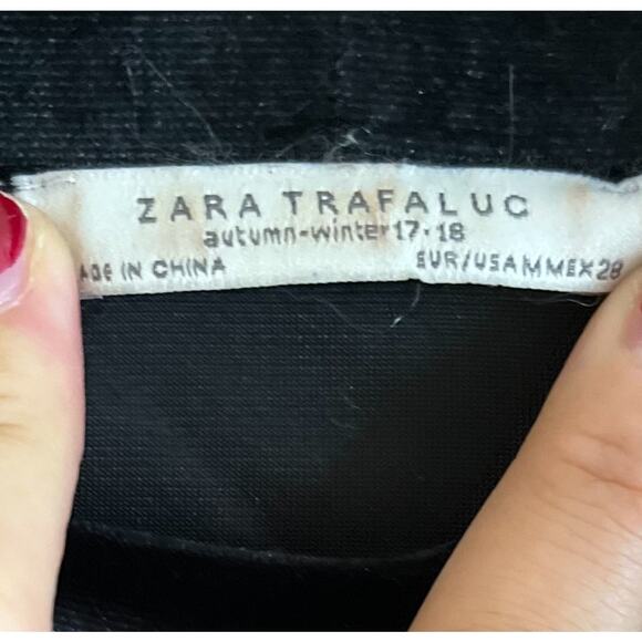 ZARA Velvet Blouse Top Black Short Sleeve Crew Neck Boxy Fit Stretch Medium EUC - Picture 4 of 7